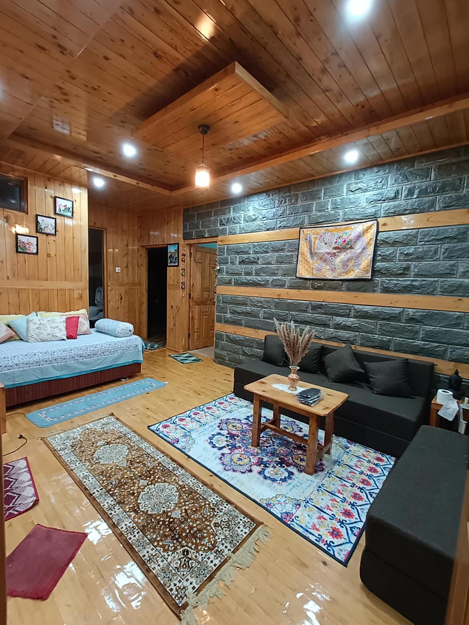 Ishan Log Huts-A Boutique Home Stay Banjār Exterior photo